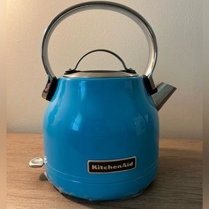* NEW IN BOX * KitchenAid Electric Kettle - Crystal Blue
